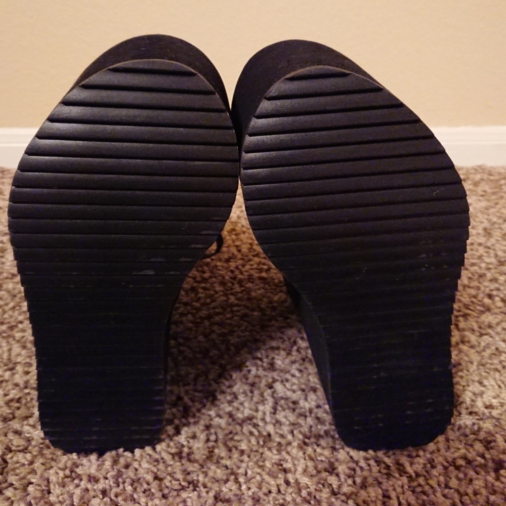 Shoes - Picture 5 of 5